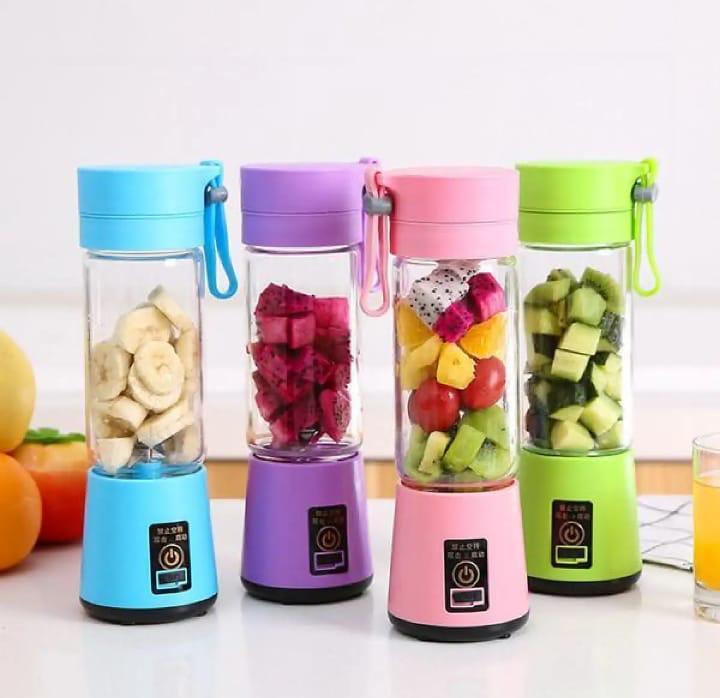 Compact manual fruits juicer